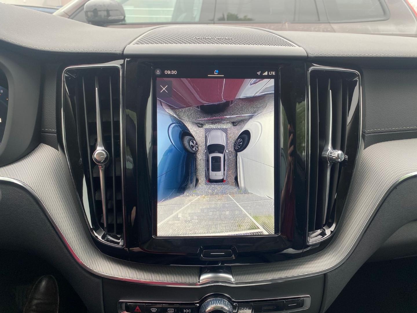 Volvo XC60 B5 Ultra Dark AWD MHEV Memory Sitze 360 Gra