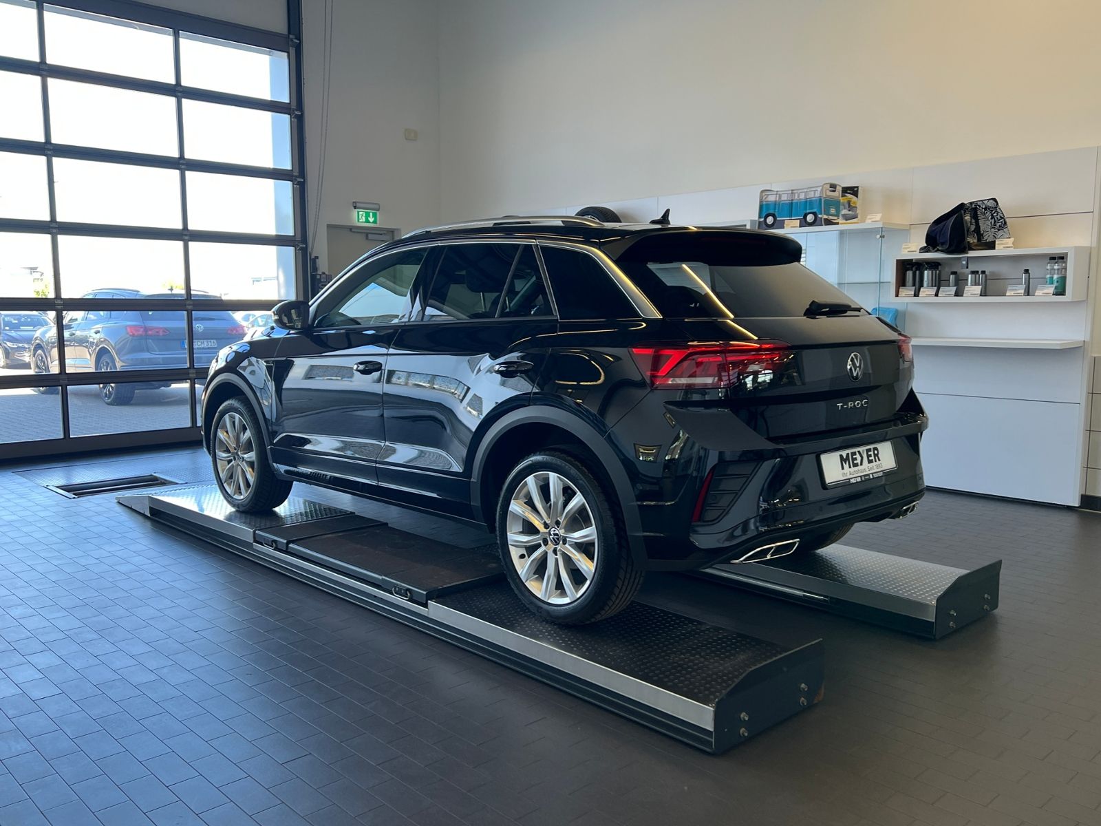 Fahrzeugabbildung Volkswagen T-Roc R-Line 1.5 TSI DSG *LED, Easy Open, 18"-LM