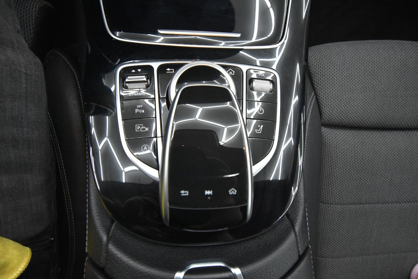 Mercedes-Benz E 220  SHZ AHK RFK LED Ambiente.
