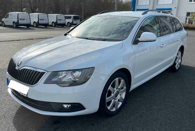 Skoda Superb Combi Exclusive 2.Hand*DSG*Navi*Xenon*PDC