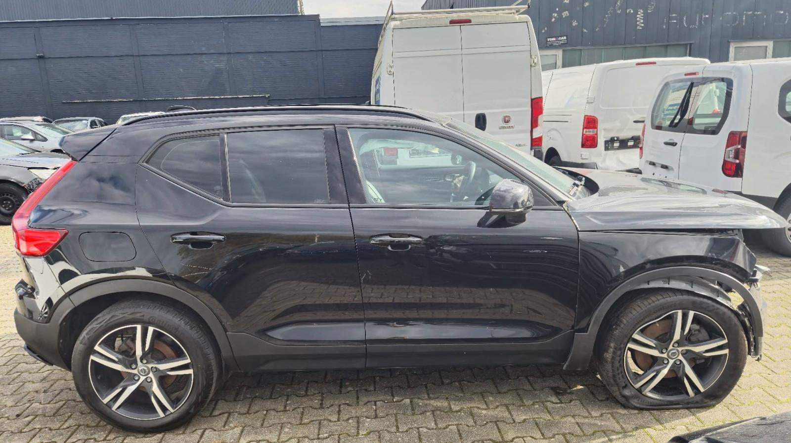 Volvo XC 40 R Design Recharge 2WD*Leder*LED*Sportfahrw