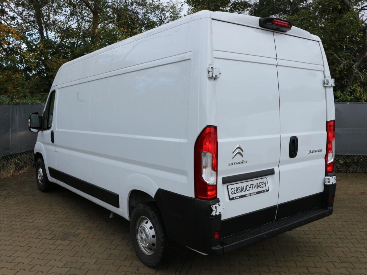 Fahrzeugabbildung Citroën Jumper Grossraumkasten 35 L3H2 BlueHDi 140
