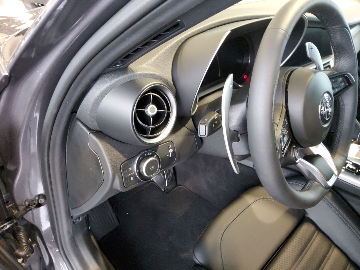 Fahrzeugabbildung Alfa Romeo Giulia Veloce 280PS Benzin Allrad Tech Paket