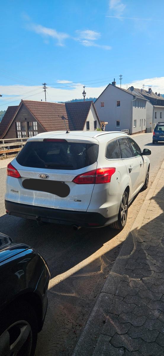 Ford Focus 2015 — rear view