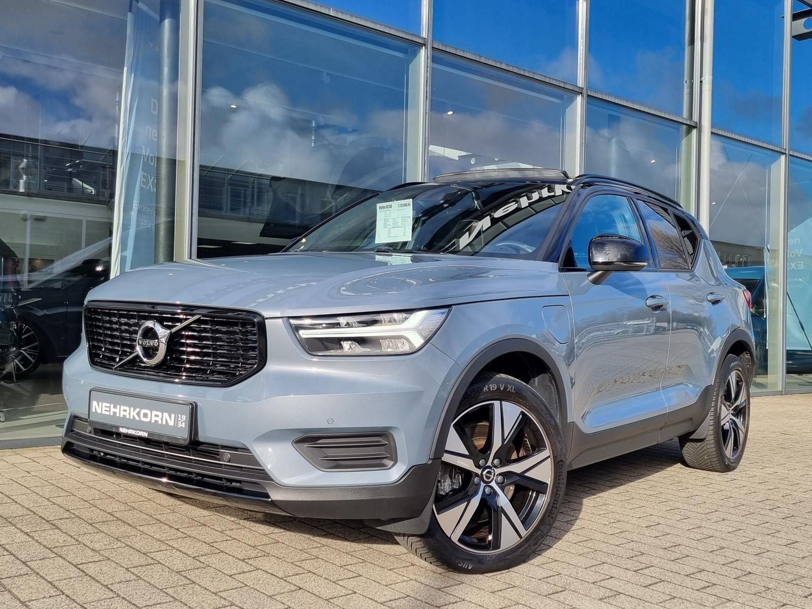 Fahrzeugabbildung Volvo XC40 T4 Recharge R-Design 'AHK, Panoramadach'
