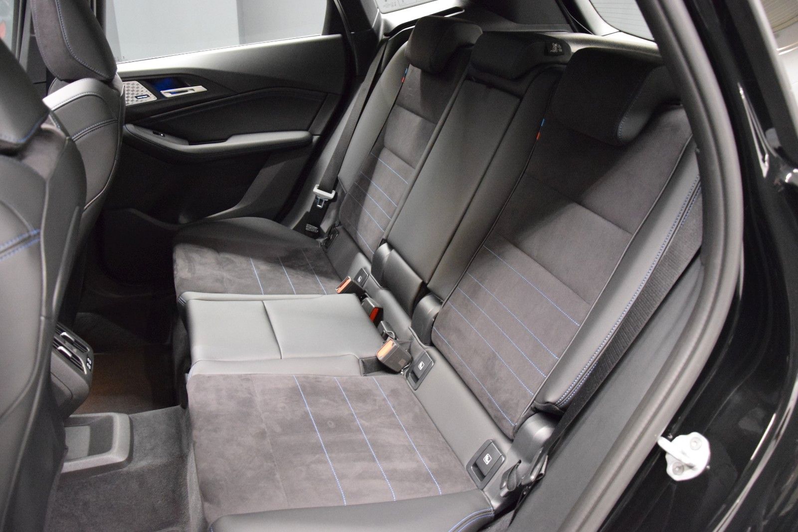 Fahrzeugabbildung BMW 223i xDrive Active Tourer M Sport Pano HuD AHK