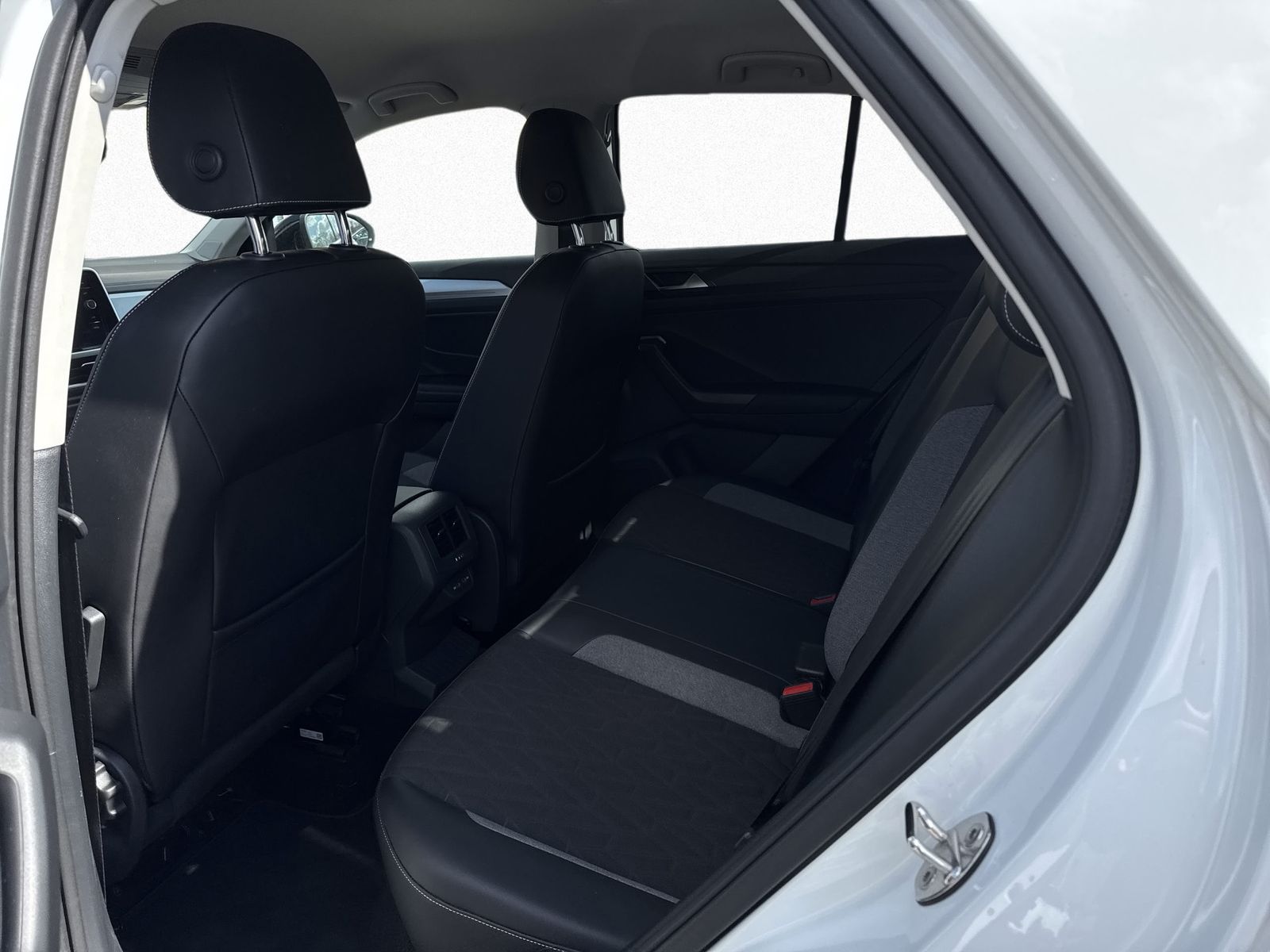 Volkswagen T-Roc - Bild 12