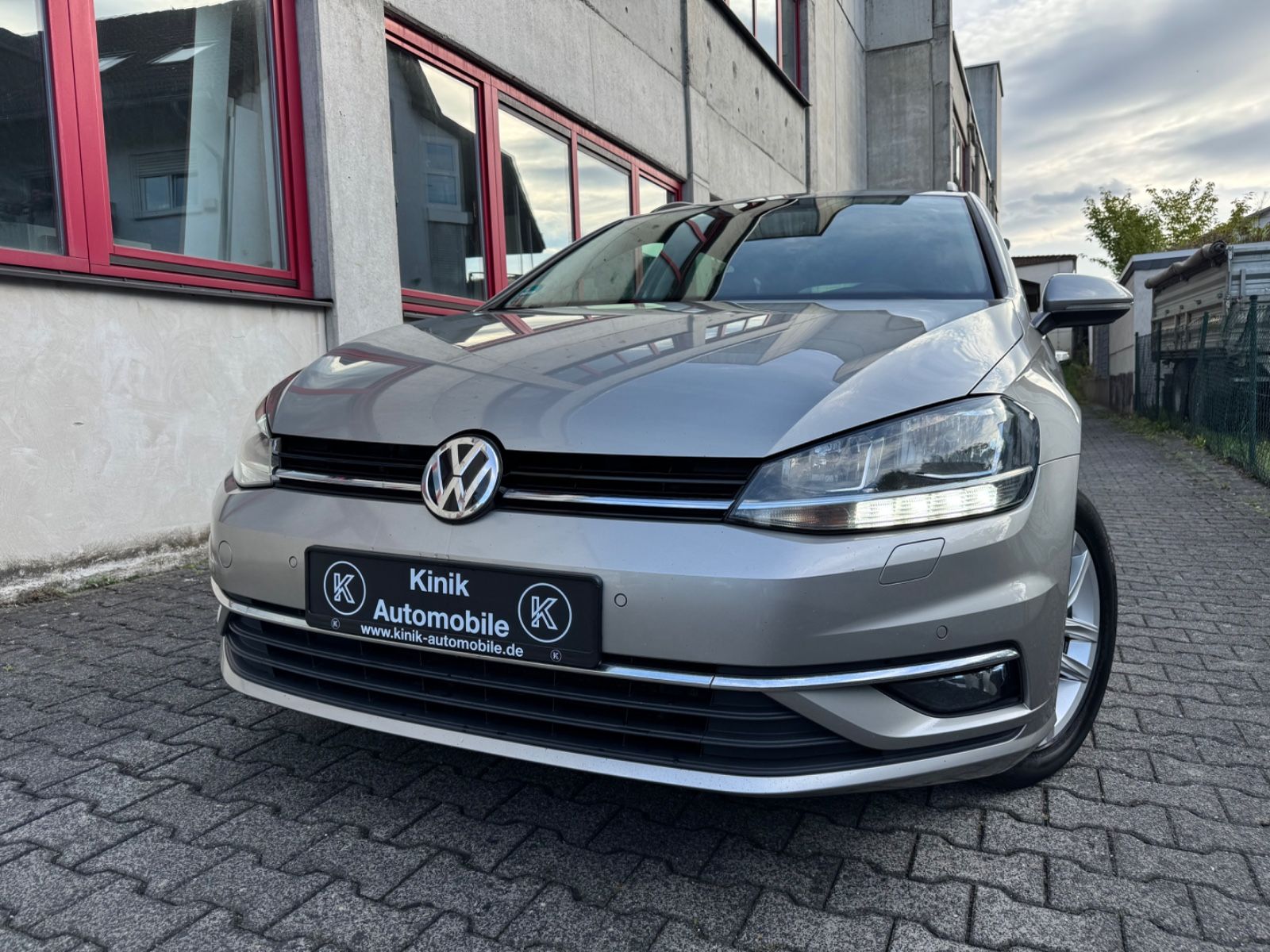 Volkswagen Golf - 1
