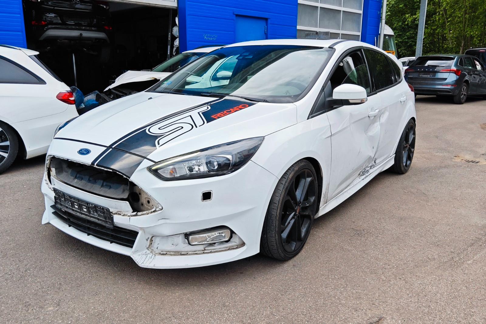 Ford Focus Lim. ST Unfall