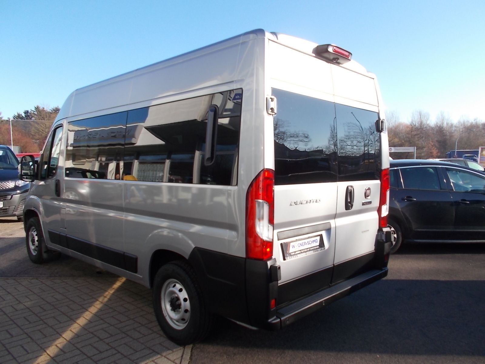 Fahrzeugabbildung Fiat Ducato Kombi 33 L2H2 140 Multijet + 9 Sitzer