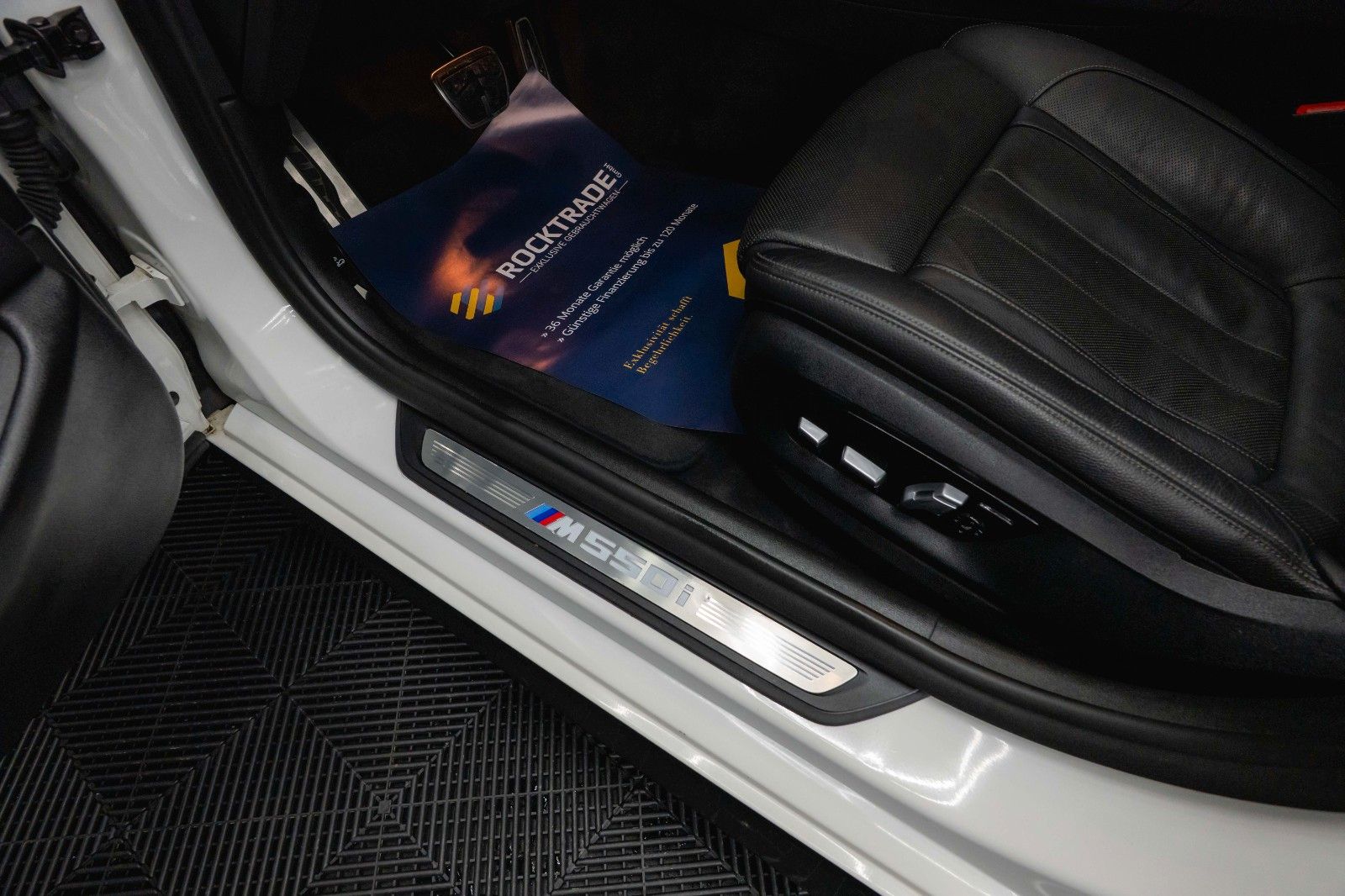 Fahrzeugabbildung BMW M550 i xDrive M-Performance Shadow *ACC*LED*360*