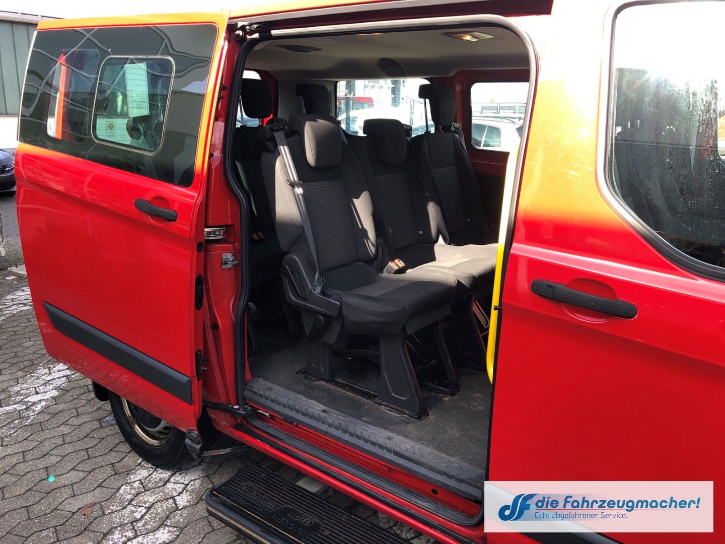 Fahrzeugabbildung Ford Transit Custom Kombi 300 L1 2.2 TDCi *1851