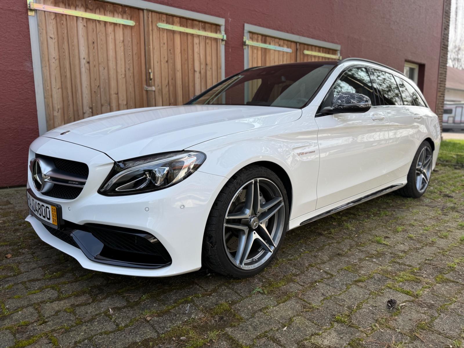 Mercedes-Benz C 63 AMG 22500 km MB Service neu Saga Night