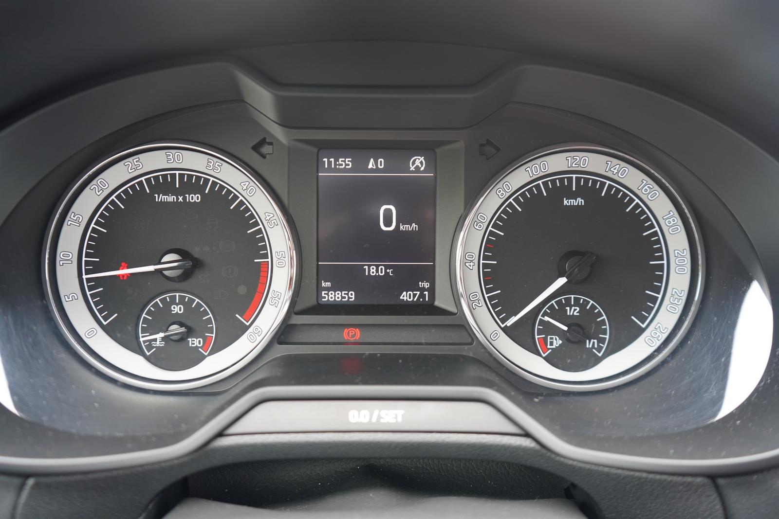 Skoda Octavia 1.6 TDI Style Navi Sitzheizung Klimaaut.