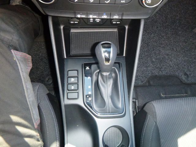 Fahrzeugabbildung Hyundai Tucson Pure 2WD >64.818KM/Automatik<