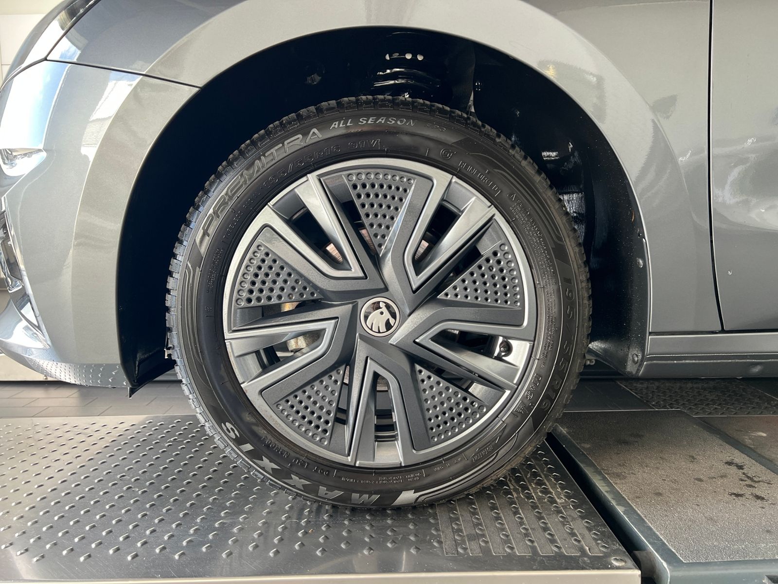 Fahrzeugabbildung SKODA Fabia Selection Tour 1.0 TSI *Vorb. AHK, LED, Ka