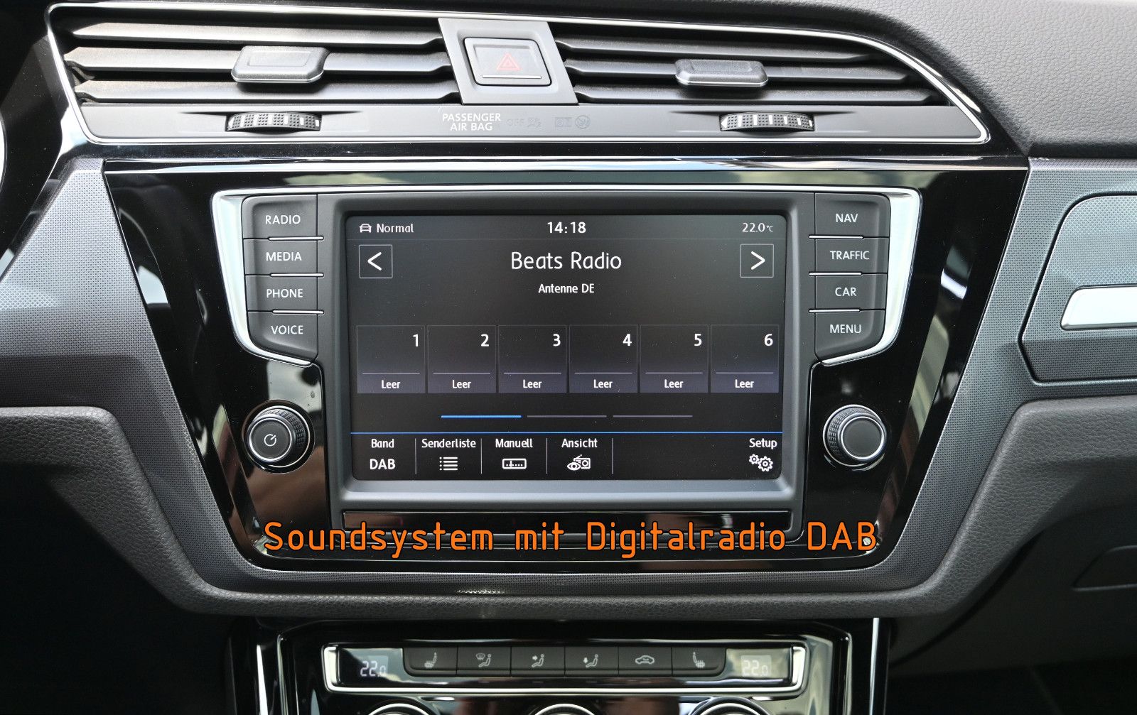Fahrzeugabbildung Volkswagen Touran 2.0 TDI DSG R-Line °ACC°AHK°PANORAMA°KAM°