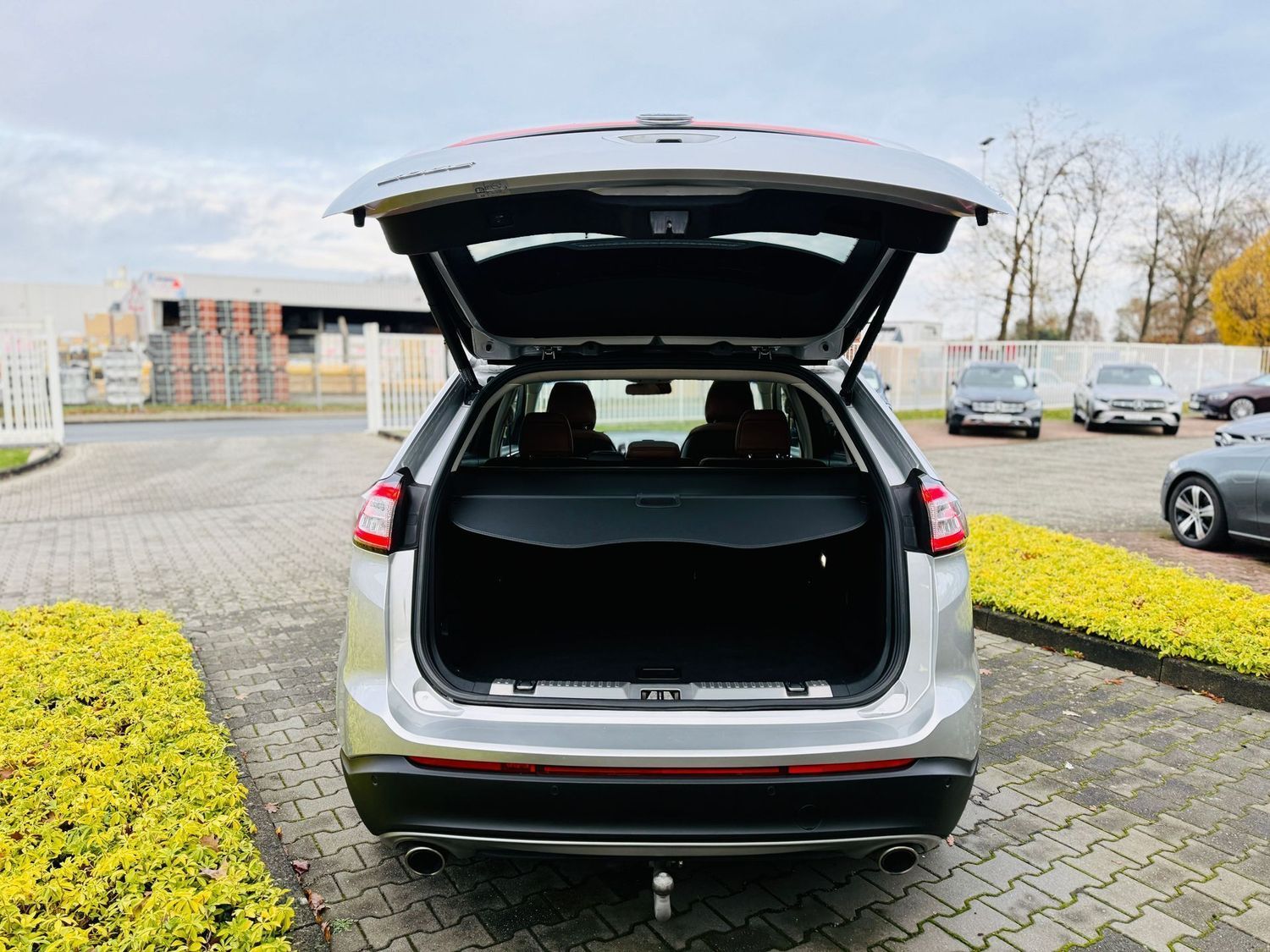 Fahrzeugabbildung Ford Edge TITANIUM 4x4, Autom., LED, Panod., AHK, Tot