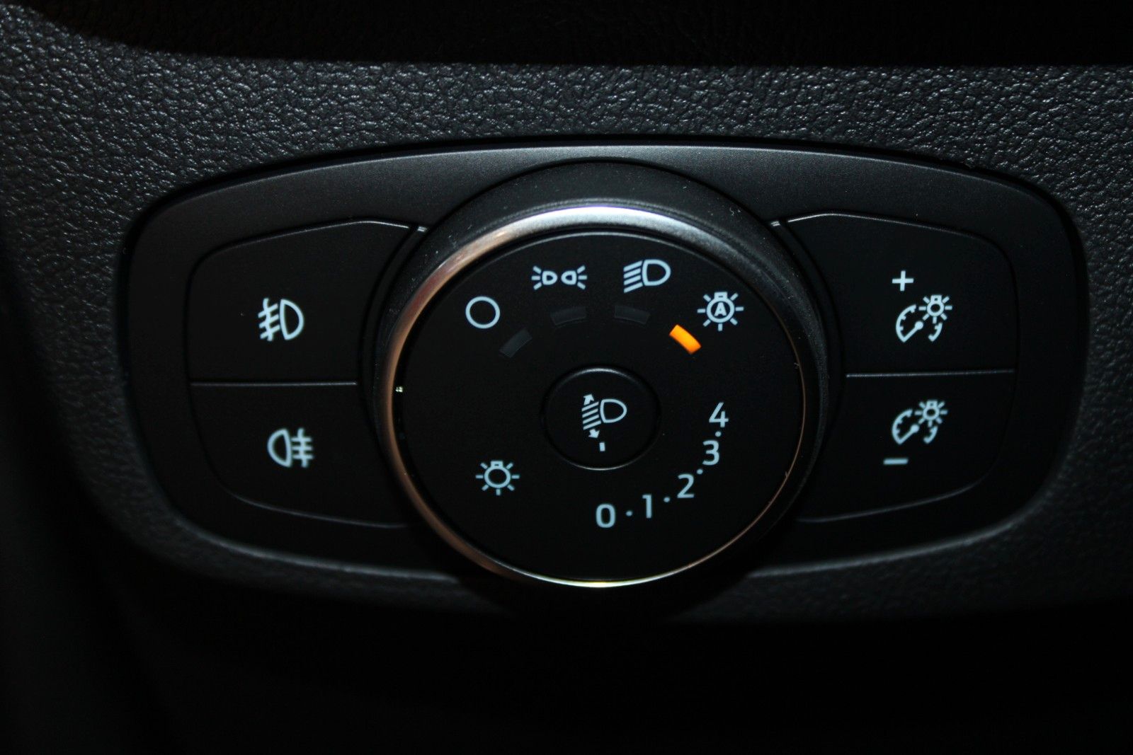 Fahrzeugabbildung Ford Focus ST-Line X Automatik PANODACH + 18 ZOLL