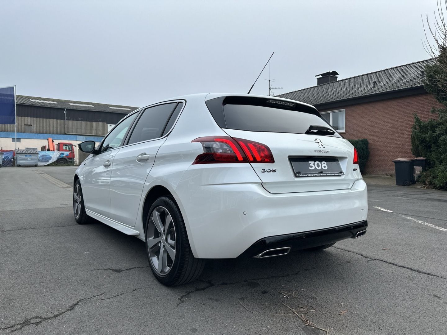 Fahrzeugabbildung Peugeot 308 Allure 1.2 GT PureTech 130 Sportpaket Navi
