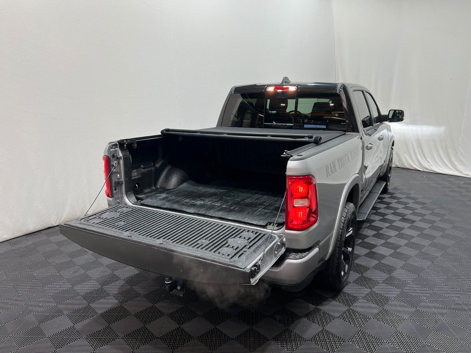 Fahrzeugabbildung Dodge RAM 1500 Laramie Sport 3.0L RTR Umbau
