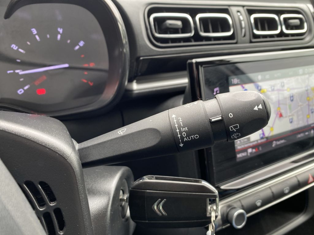 Fahrzeugabbildung Citroën C3 Pure Tech 110 S&S MAX *Navi*Rückf.k.*