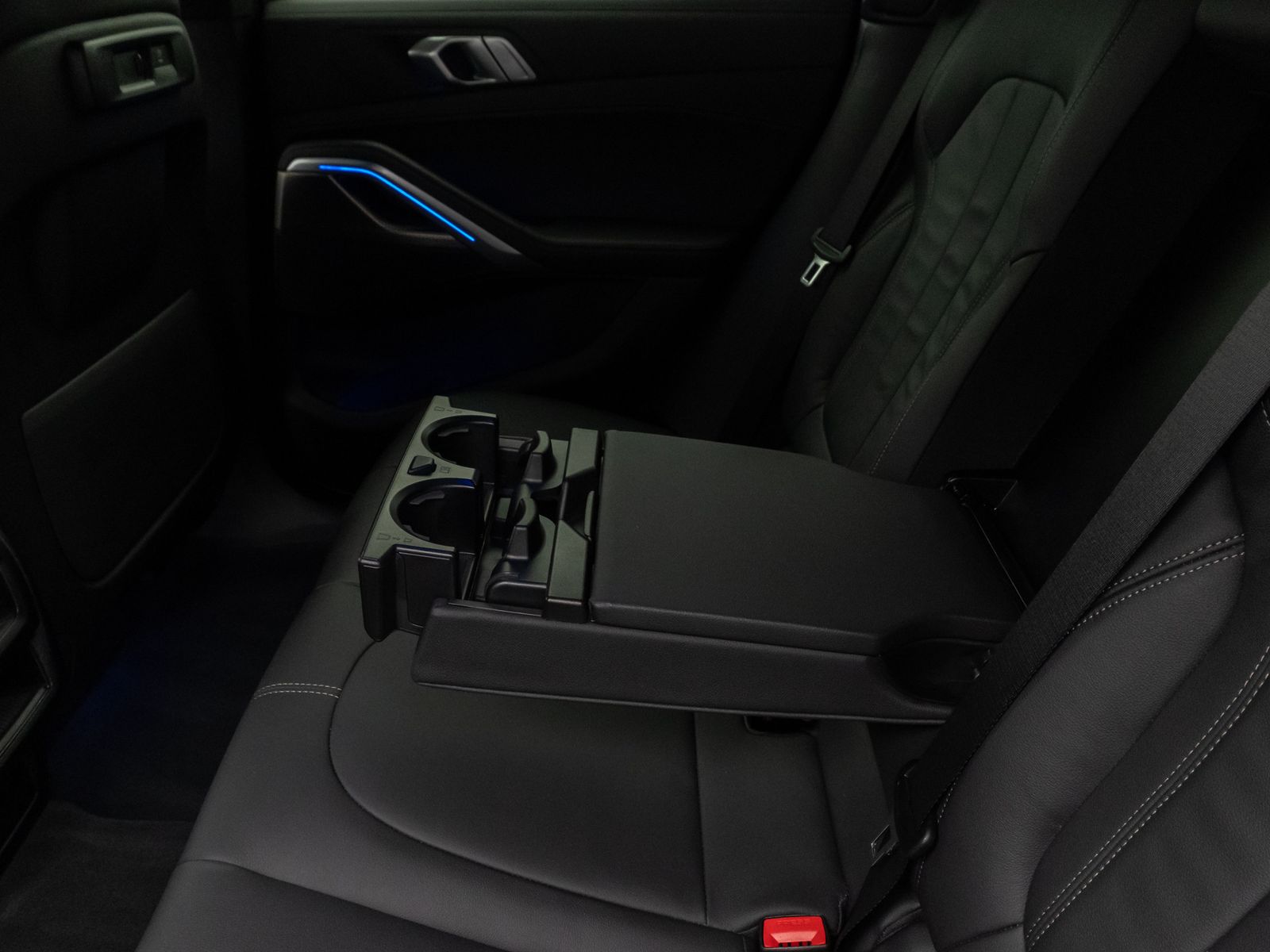 Fahrzeugabbildung BMW X6 xD40d M Sport Laser 360°HUD DAB H/K Komfort