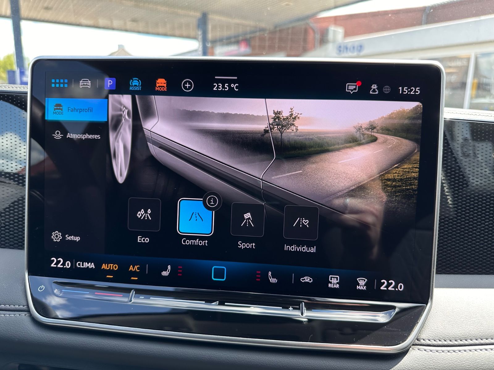 Fahrzeugabbildung Volkswagen Tiguan 1.5 eTSI Life DSG ACC/LED/RFK/SHZG