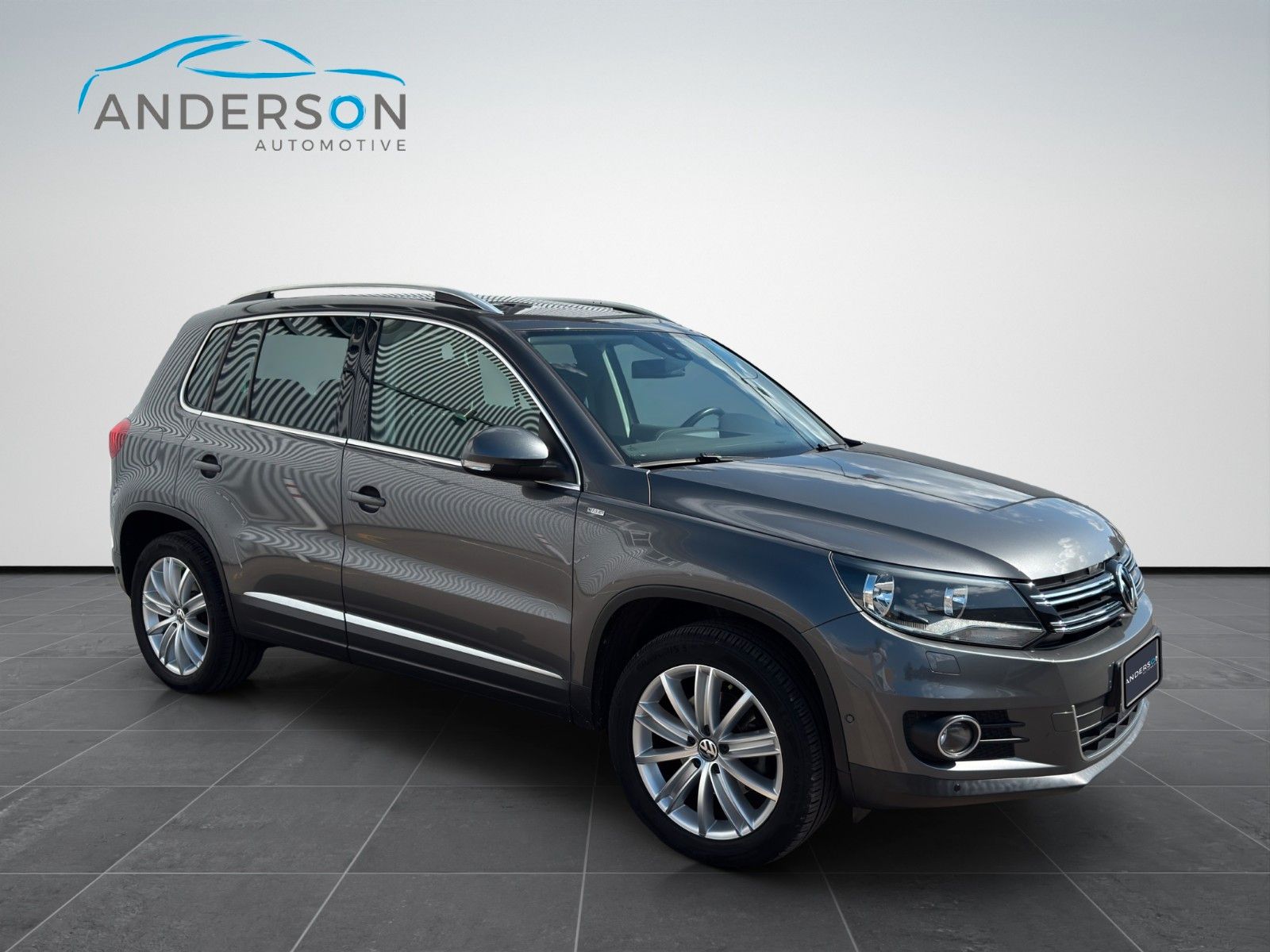Fahrzeugabbildung Volkswagen TIGUAN 2.0 TDI 4MOT SPORT&STYLE DSG PANO AHK NAV
