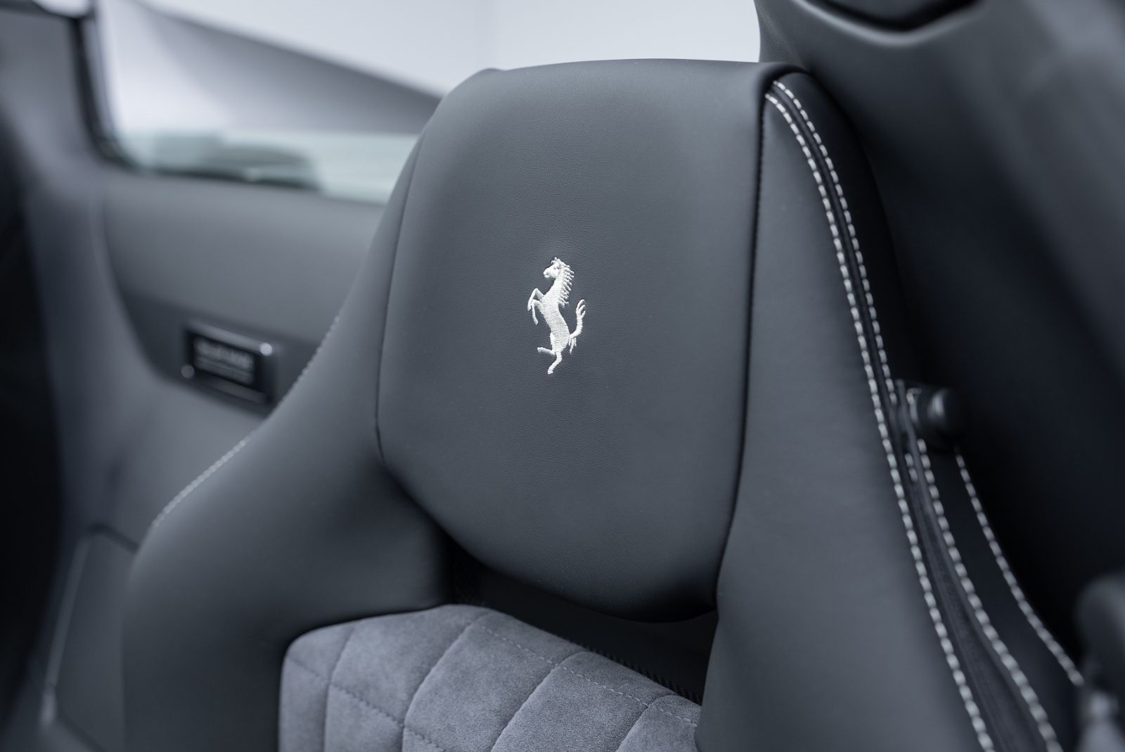 Fahrzeugabbildung Ferrari 812 GTS TAILOR MADE/CARBON/LIFT/STRIPE/TOP