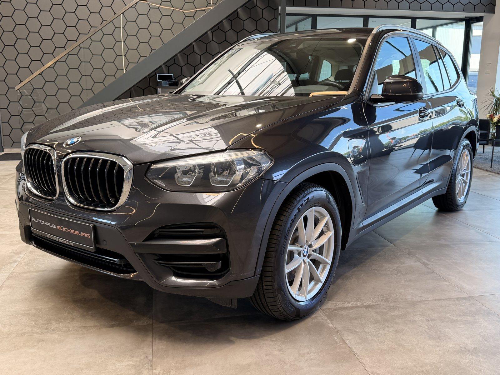 BMW X3   xDrive30e Advantage