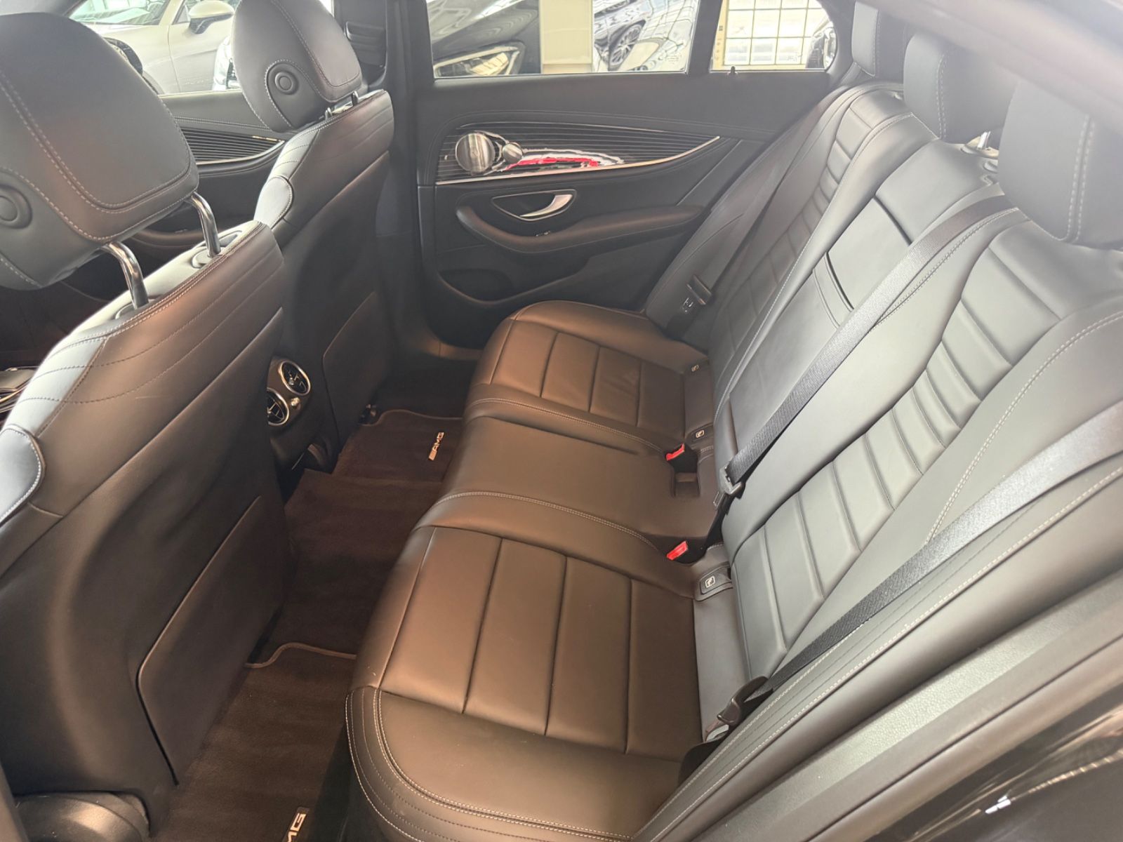 Fahrzeugabbildung Mercedes-Benz E 400 4Matic*AMG-Line*Burmester
