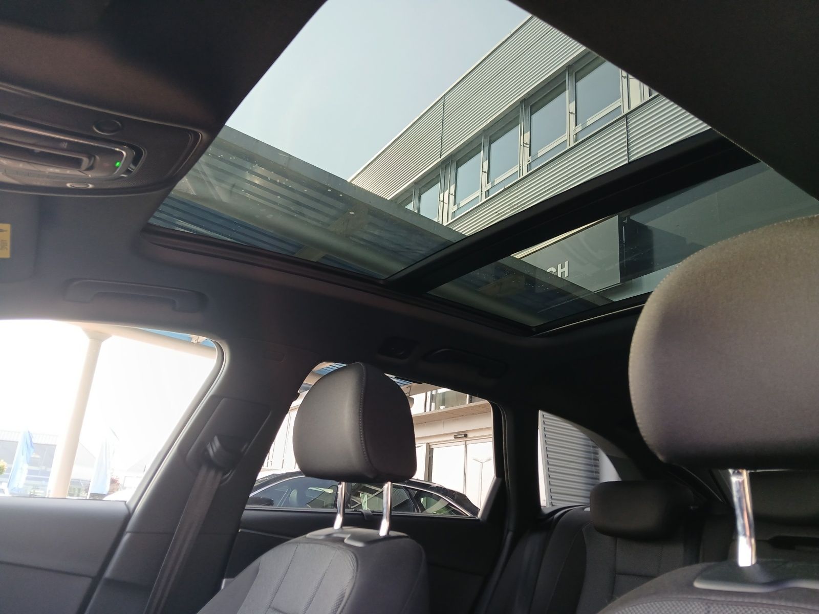 Fahrzeugabbildung Audi A4 Avant 40 TFSI advanced LED Navi Pano RFK SH