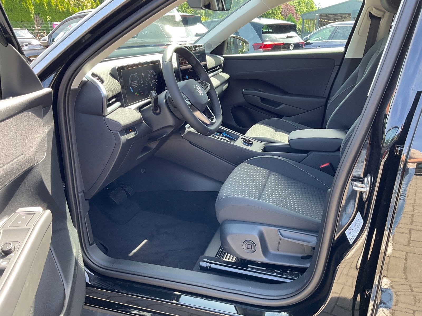 Fahrzeugabbildung Volkswagen T-Roc 1.5 eTSI DSG Kamera,AHK,5J Garantie,ACC