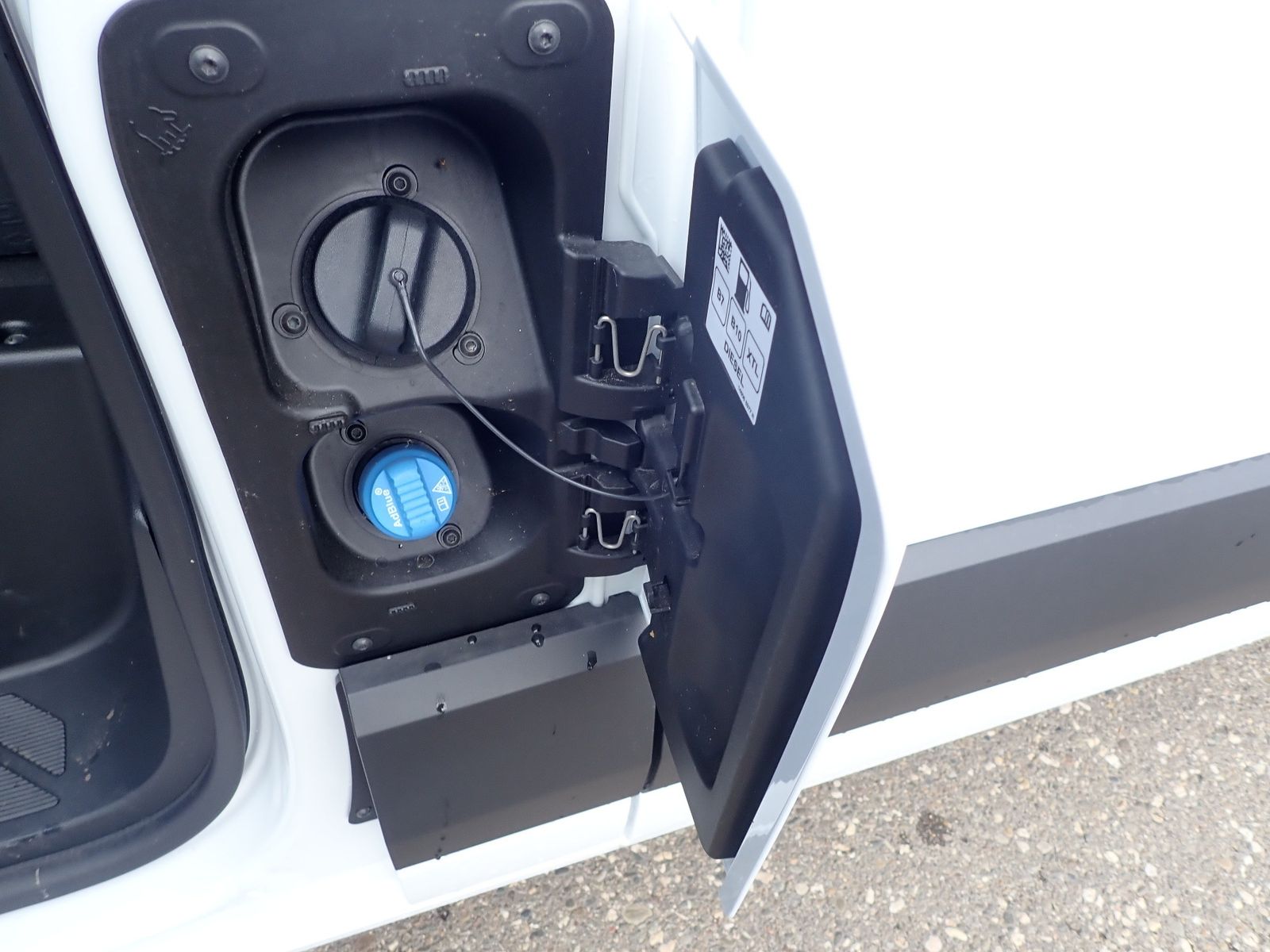 Fahrzeugabbildung Renault Master Kastenwagen FWD Kasten extra L2H2 3,5t Bl