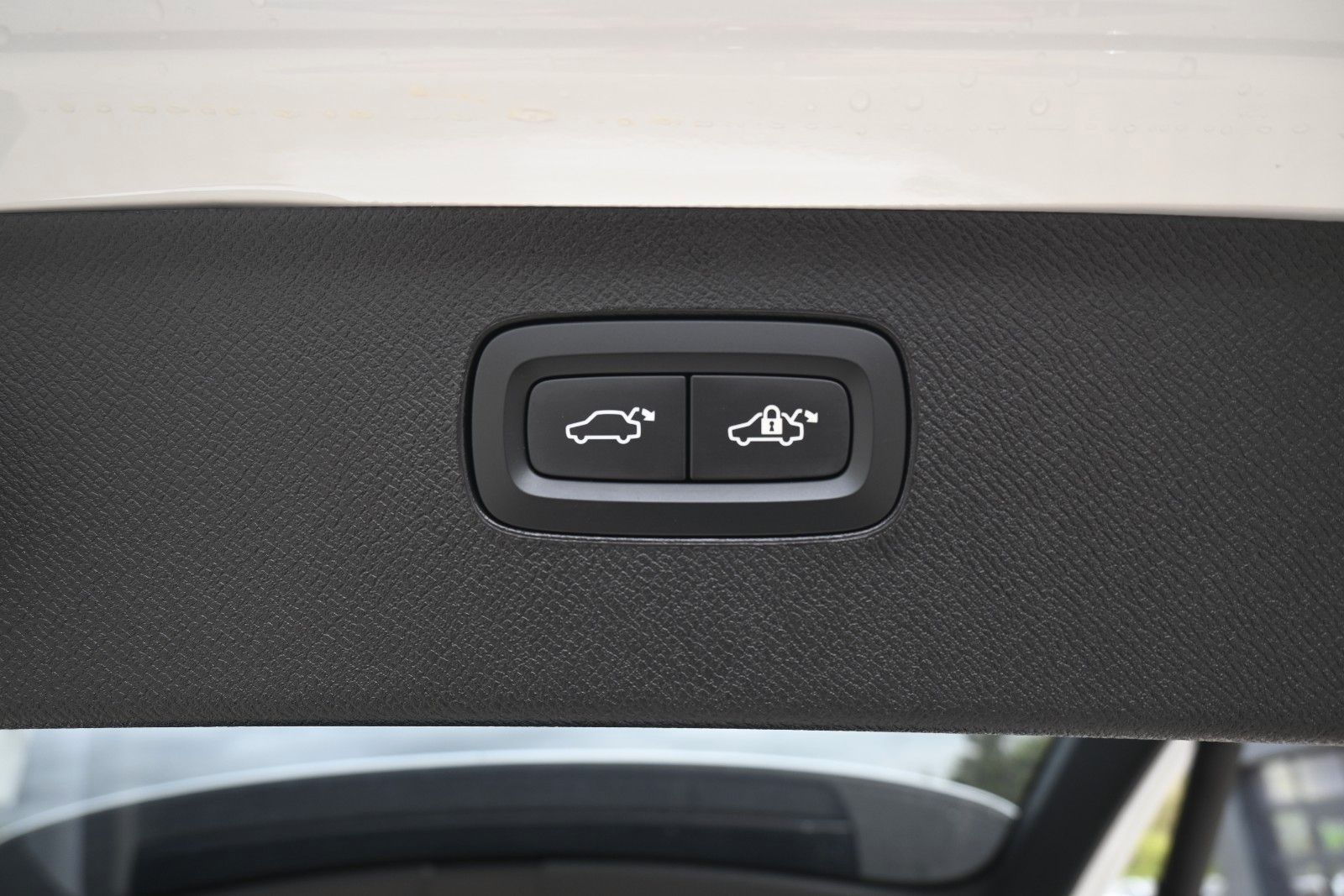 Fahrzeugabbildung Volvo XC90 T8 AWD Ultra Dark*STDHZG*360°*LUFT*B&W*ACC