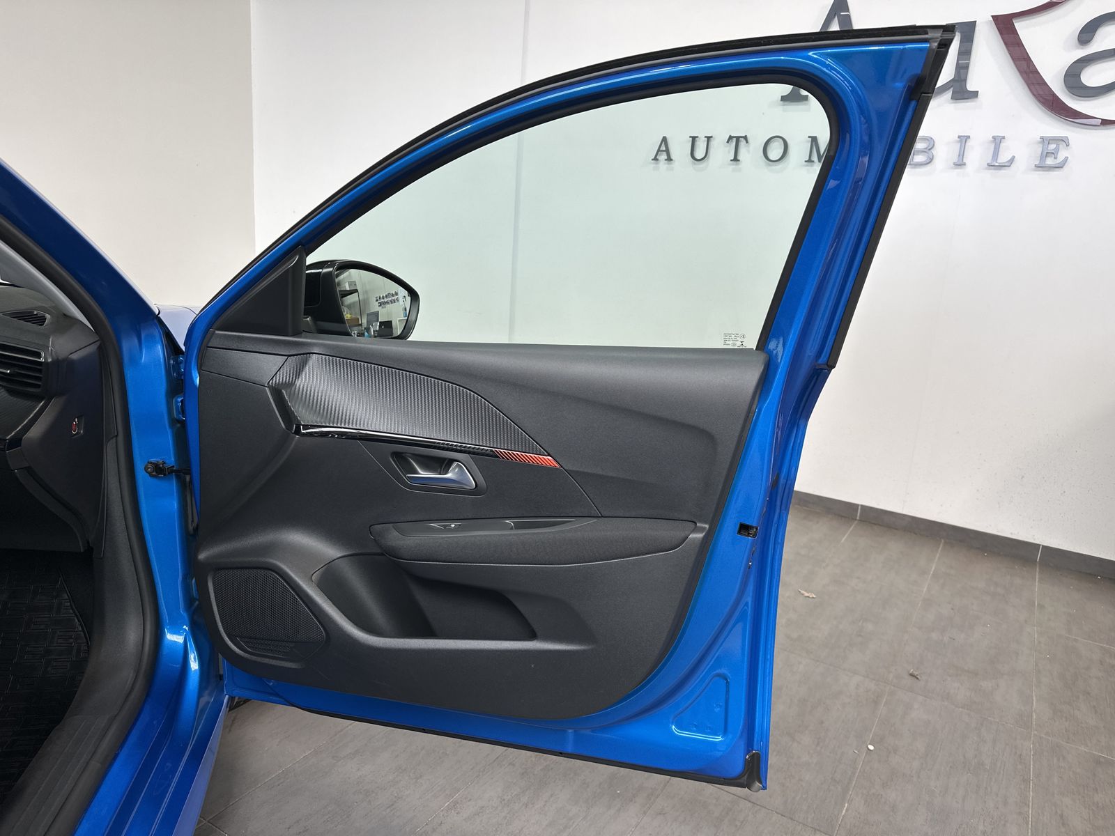Fahrzeugabbildung Peugeot 208 e Active NAV+LED+DAB+KOMFORT-PAKET+SPURHALTE