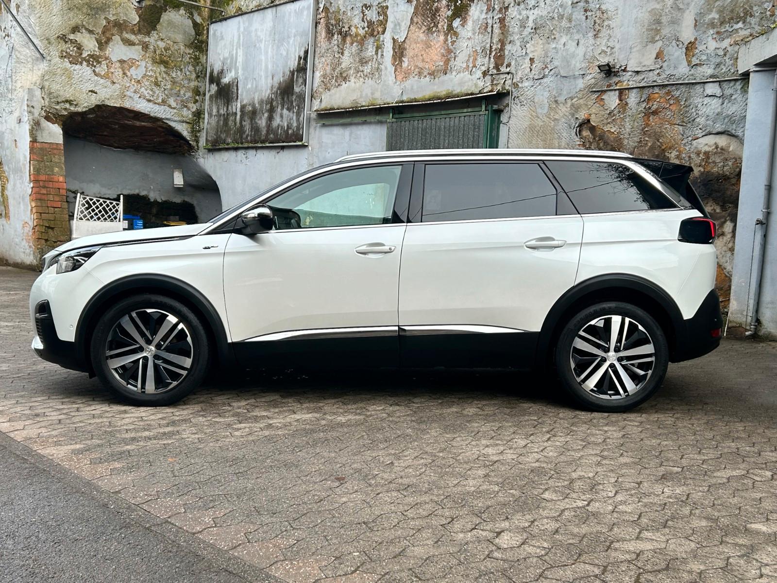 Peugeot 5008 GT*Automatik*Panoramadach*AHK*8-Fach Alu*