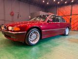BMW 750i E38 Facelift Fondorientiert RoyalRot 2.hand - BMW 750: E38