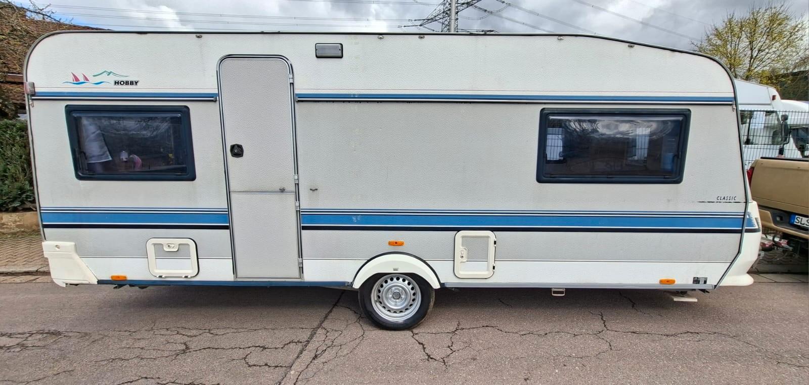 Hobby Prestige  Weiss mit Einzelbetten Vorzelt