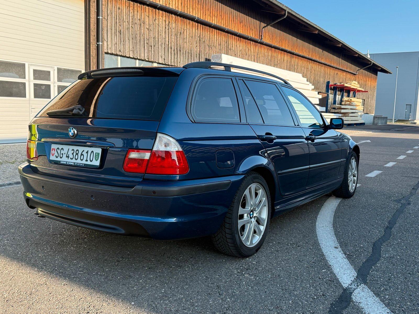 BMW 330 2004 — interior