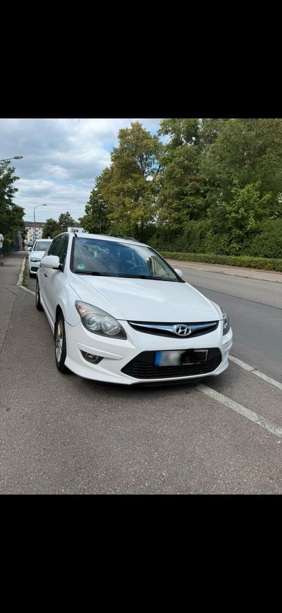Hyundai i30 2012 — rear view