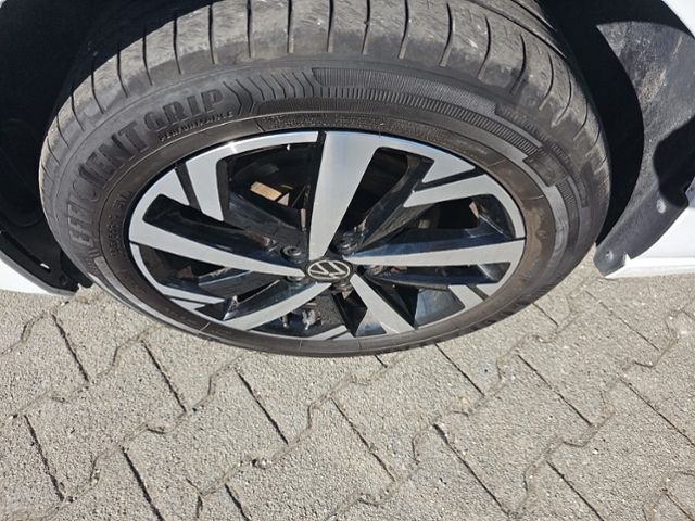 Fahrzeugabbildung Volkswagen Polo 1,5 l TSI HIGHLINE DSG LED NAVI ACC KAMERA