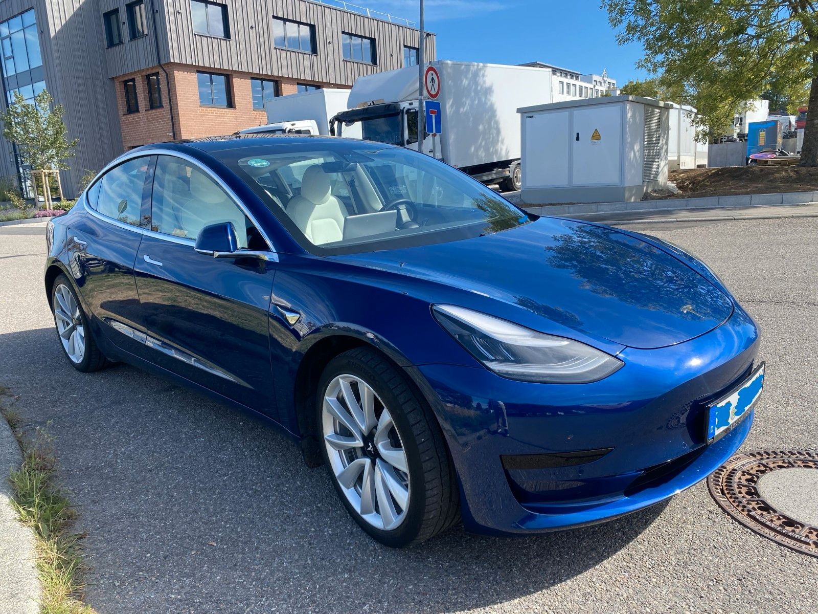 Tesla Model 3 Standard-Plus für Familien & Pendler