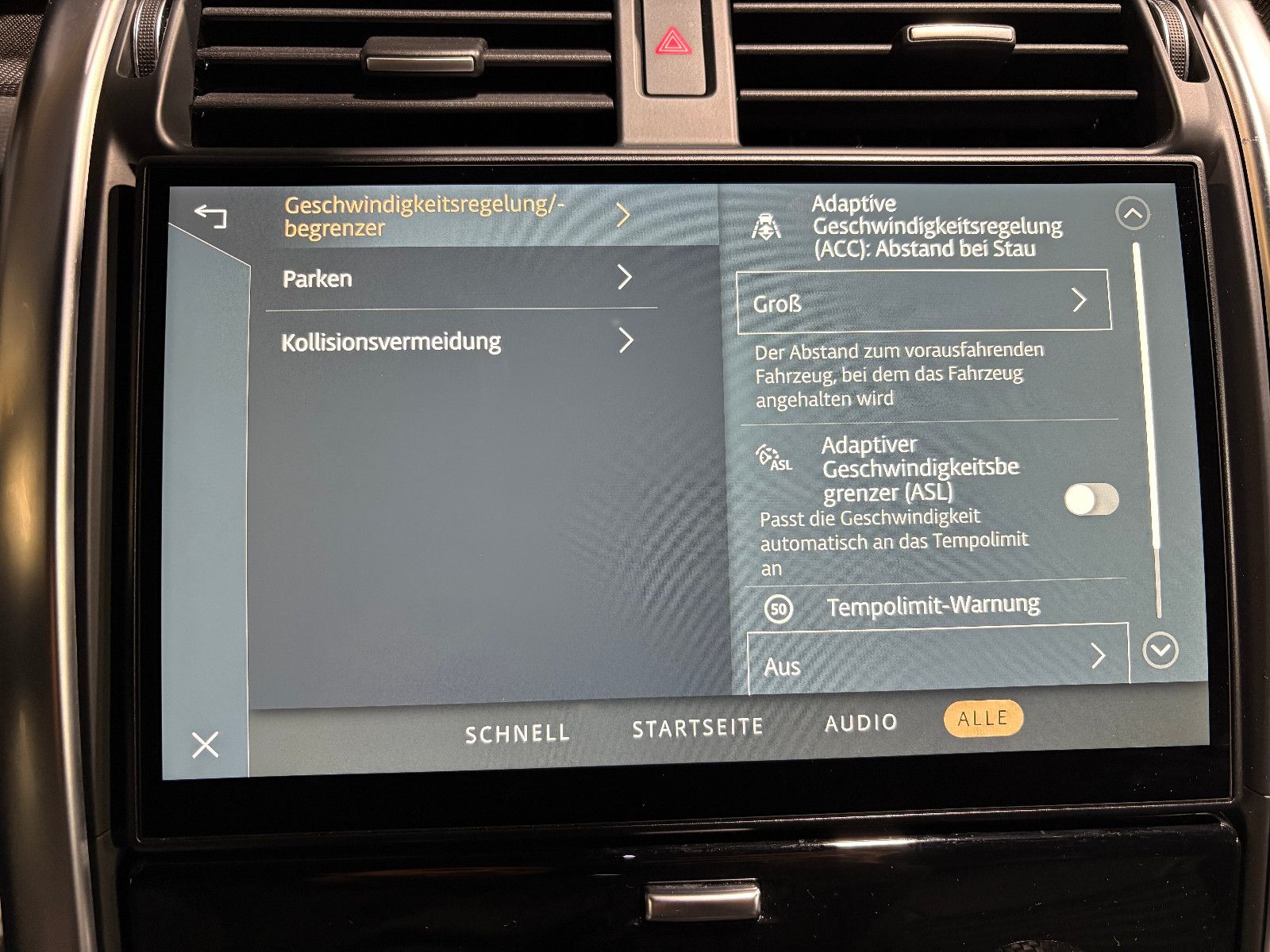 Fahrzeugabbildung Land Rover Discovery 5 R-Dynamic SE AWD/7-SITZER/360''KAM