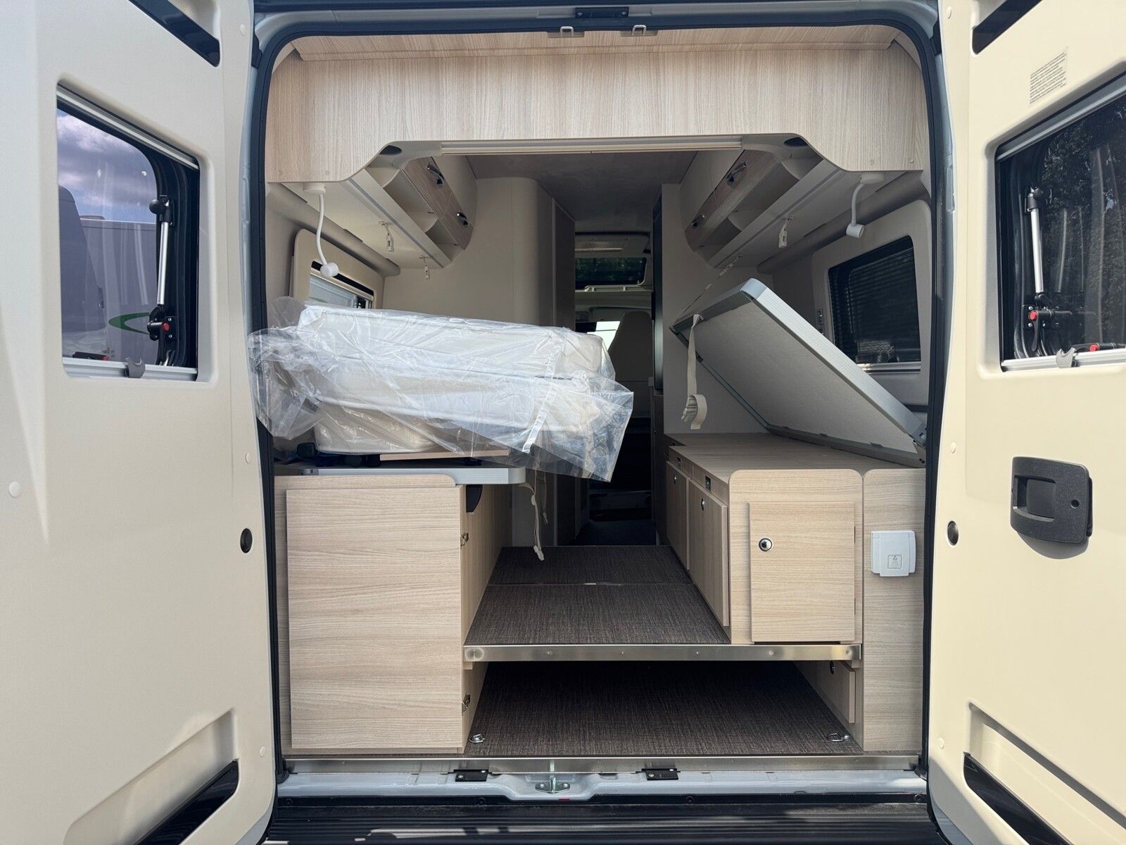 Fahrzeugabbildung Eura Mobil Van V 635 EB Klimaauto., Solar, Fahrassistenzpak