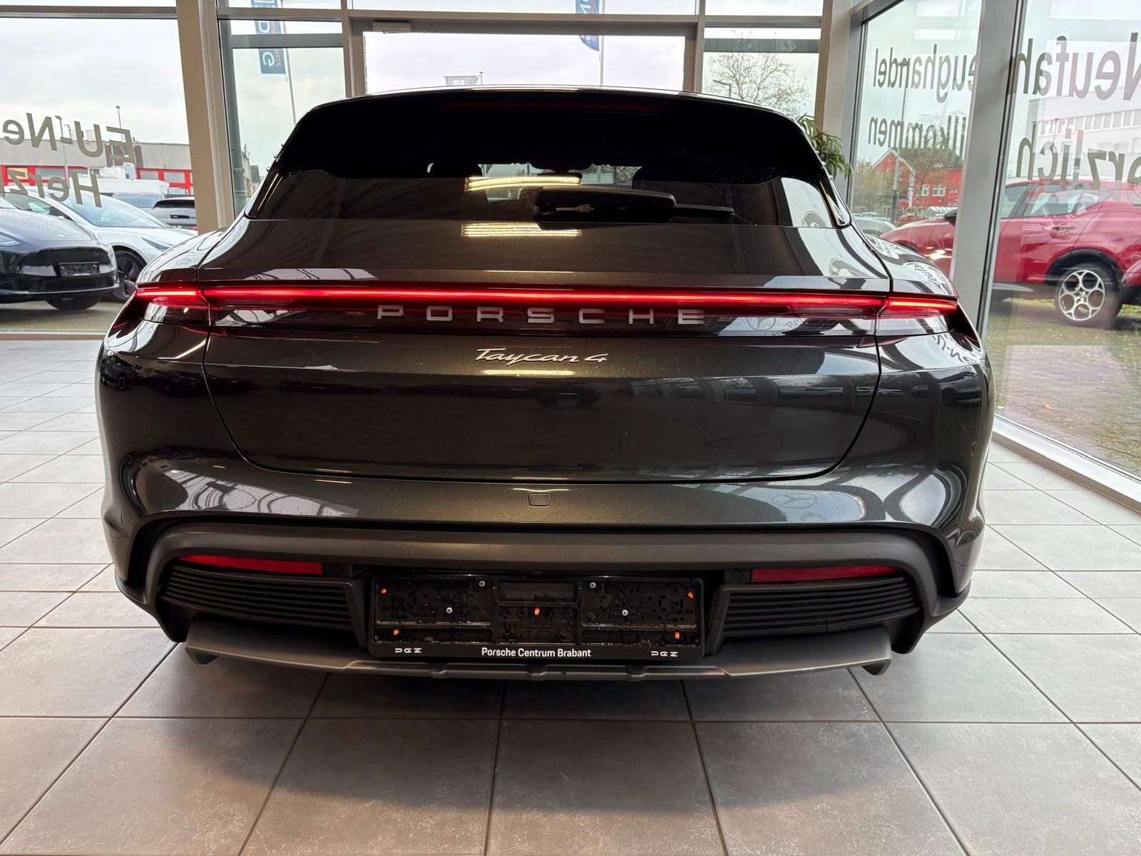 Fahrzeugabbildung Porsche Taycan Cross Turismo 4 performance 93 kwh