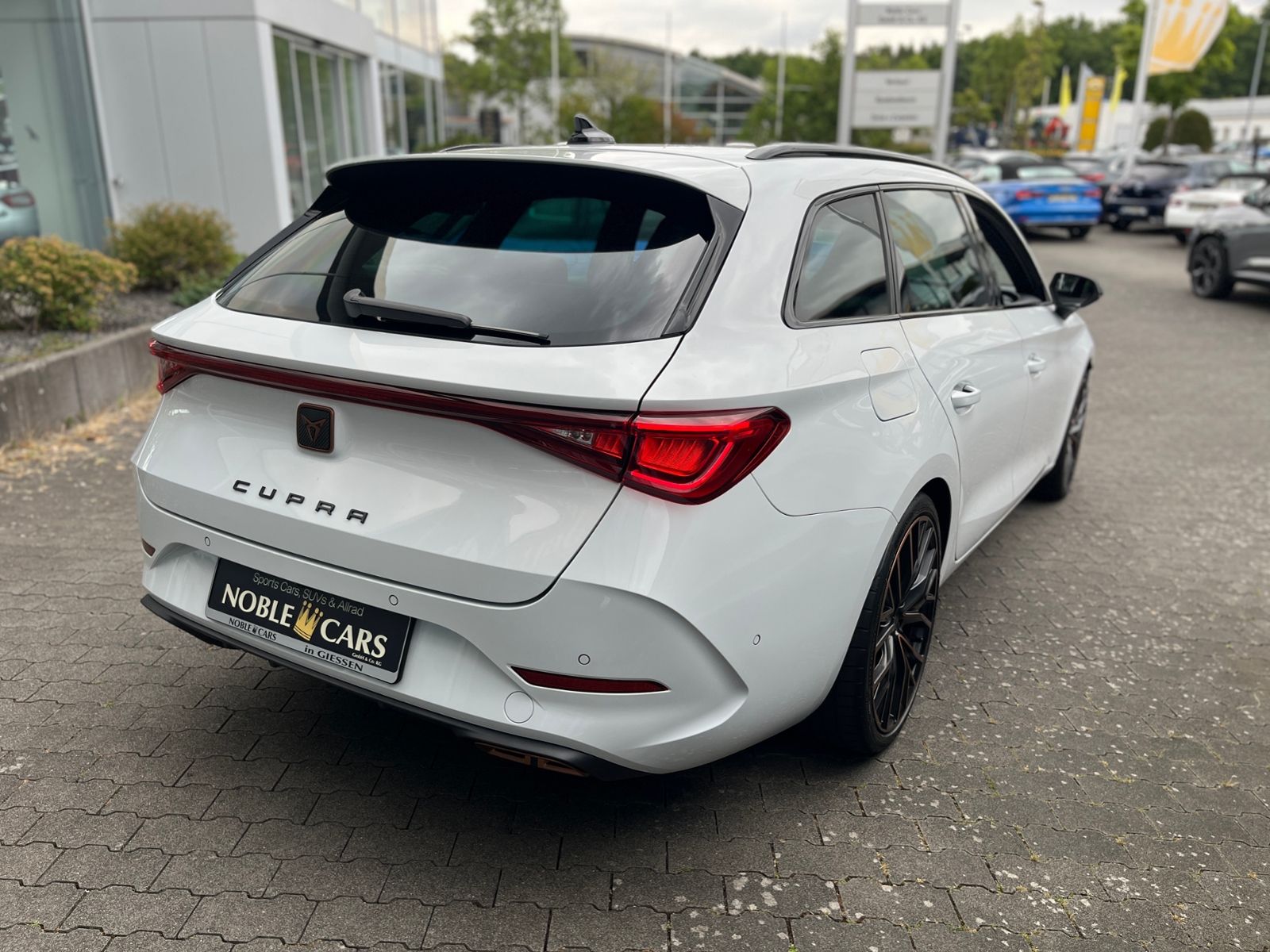 Fahrzeugabbildung CUPRA Leon Sportstourer VZ e-Hybrid RFK SHZ NAV