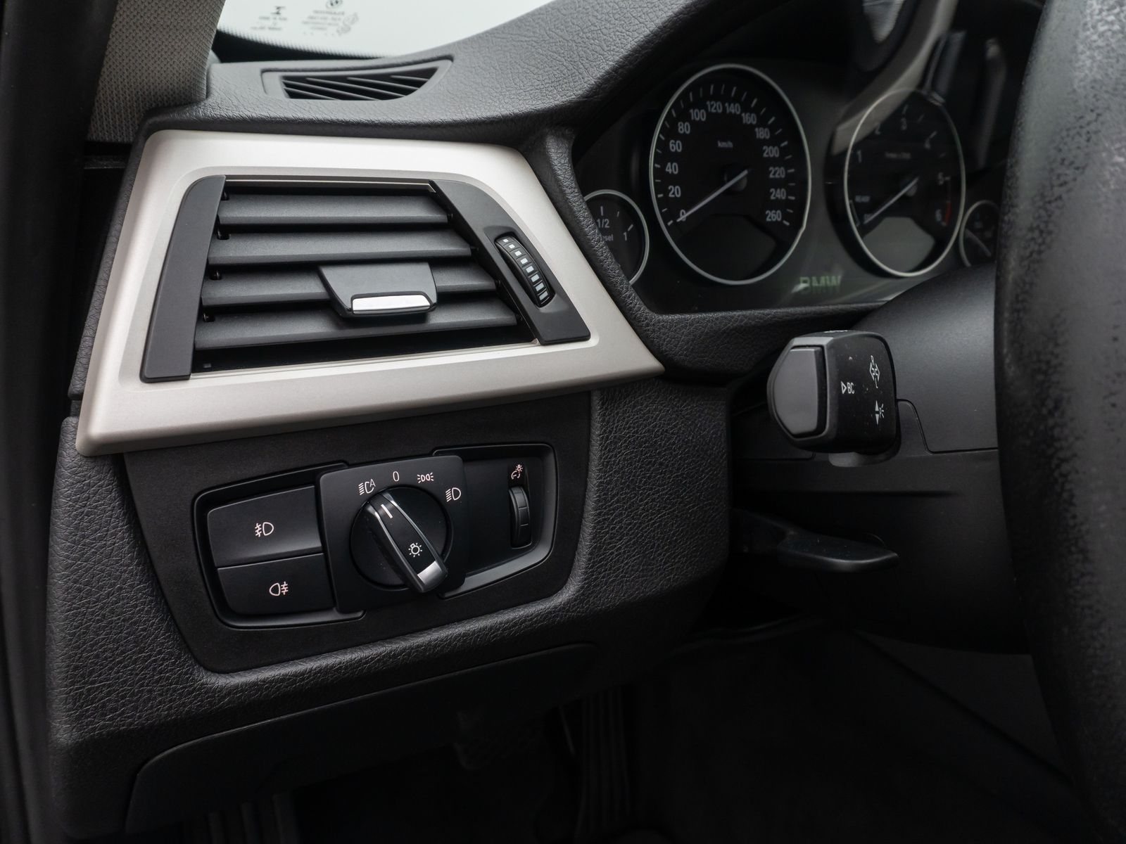 Fahrzeugabbildung BMW 318d NaviPro WLANLordos PDC LED Komfort Alarm