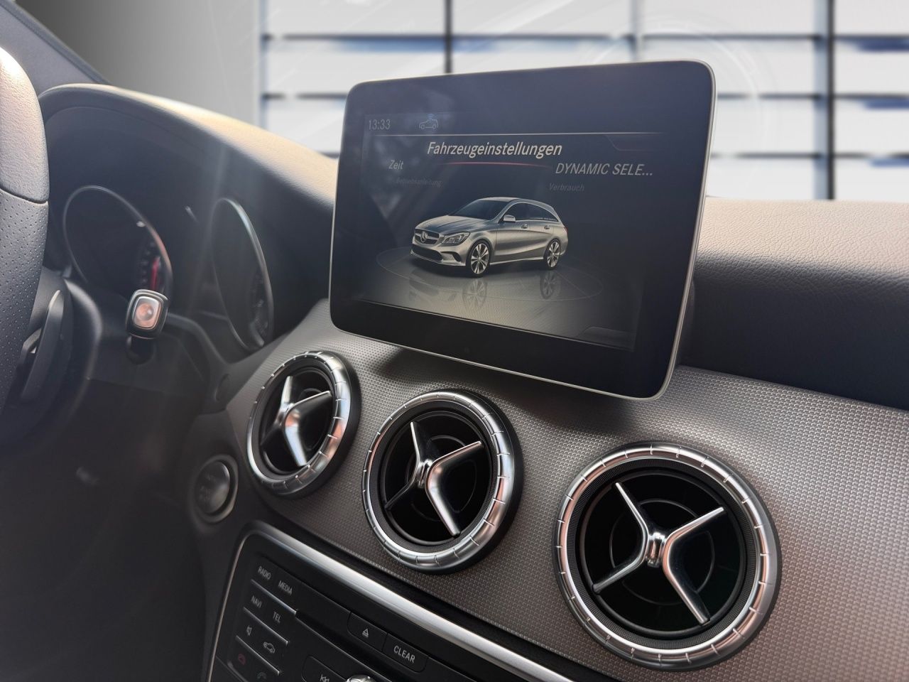 Fahrzeugabbildung Mercedes-Benz CLA 180 SB AUT LM SoundSys Teilled.